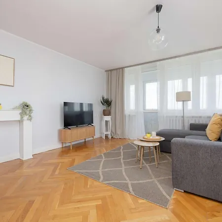 Διαμέρισμα Comfortable With Balcony And Workplace By Renters