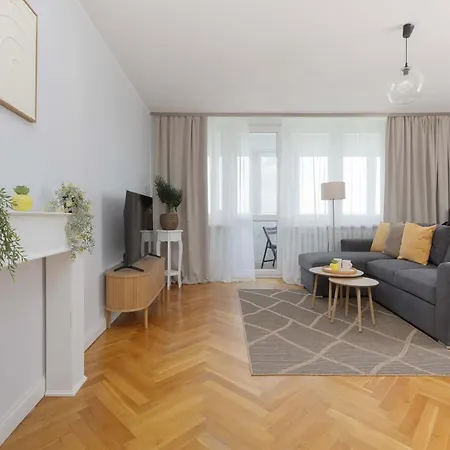 Comfortable With Balcony And Workplace By Renters Βαρσοβία