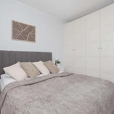 Διαμέρισμα Comfortable With Balcony And Workplace By Renters