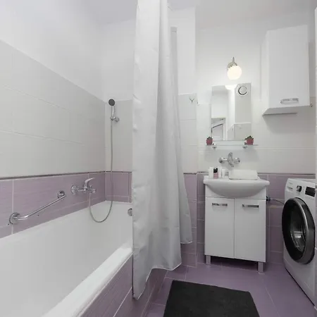 Διαμέρισμα Comfortable With Balcony And Workplace By Renters *