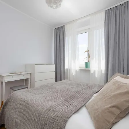 Comfortable With Balcony And Workplace By Renters Βαρσοβία