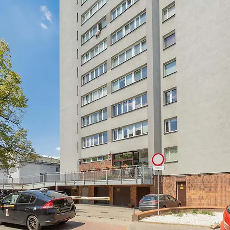 Comfortable With Balcony And Workplace By Renters Διαμέρισμα *