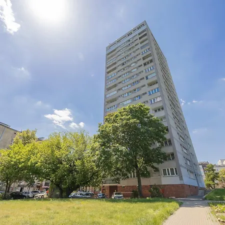 Comfortable With Balcony And Workplace By Renters