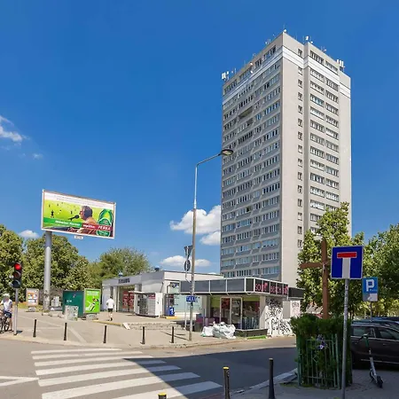 Διαμέρισμα Comfortable With Balcony And Workplace By Renters